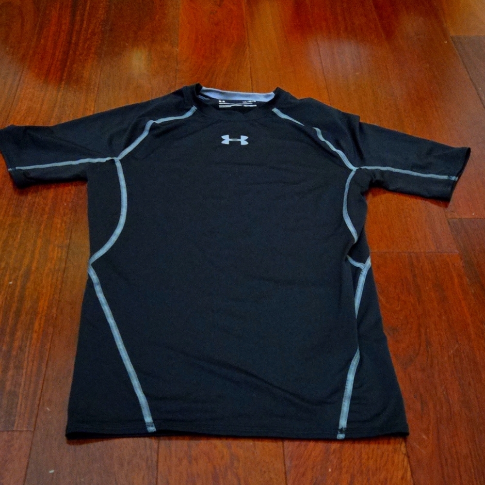 Under Armour Boys black heatgear compression top, size medium